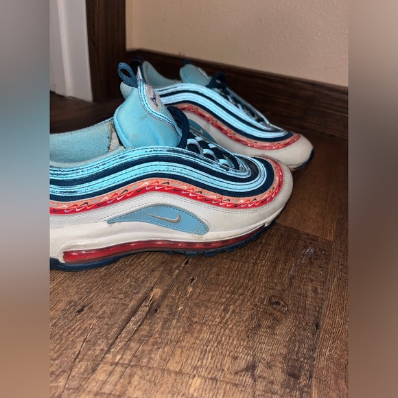 Nike shoes big kids size but fit women’s size. Pink and blue - Picture 1 of 4